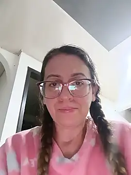 Snapshot of miss_hanna07 chatting on 06-11-26, 02:22 miss hanna07 online show from 06-11-26, 02:22