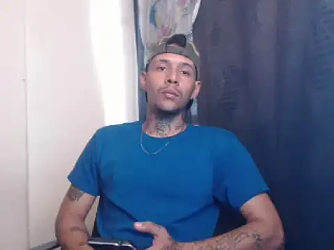 Snapshot of RickyGrey77 chatting on 12-09-24, 06:14 RickyGrey77 online show from 12-09-24, 06:14