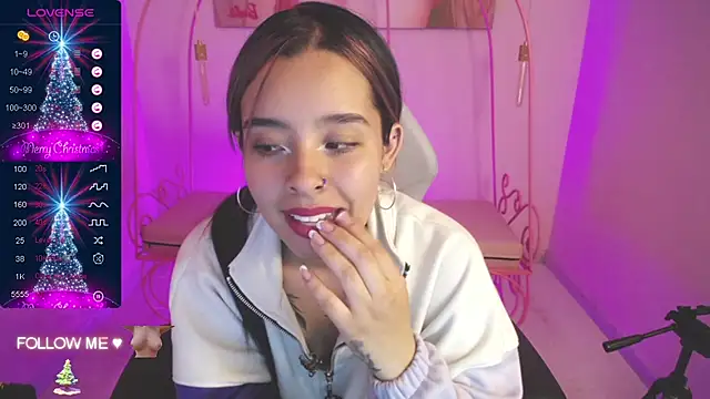 Mia Lopez  online show from 12-16-24, 03:54