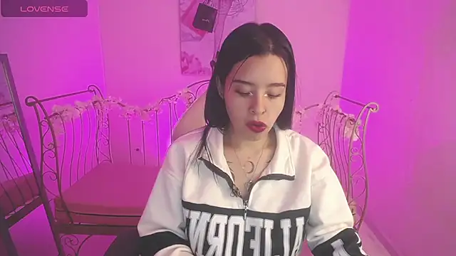 Mia Lopez  online show from 01-31-25, 11:46