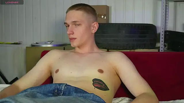 Snapshot of dustyn_fox chatting on 02-15-25, 05:50 dustyn fox online show from 02-15-25, 05:50