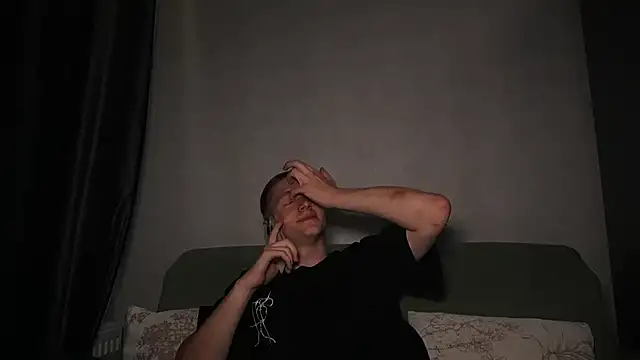 Snapshot of dustyn_fox chatting on 09-15-25, 04:18 dustyn fox online show from 09-15-25, 04:18