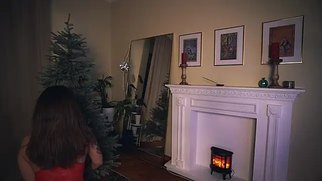 Leona Mell online show from 12-16-24, 01:21