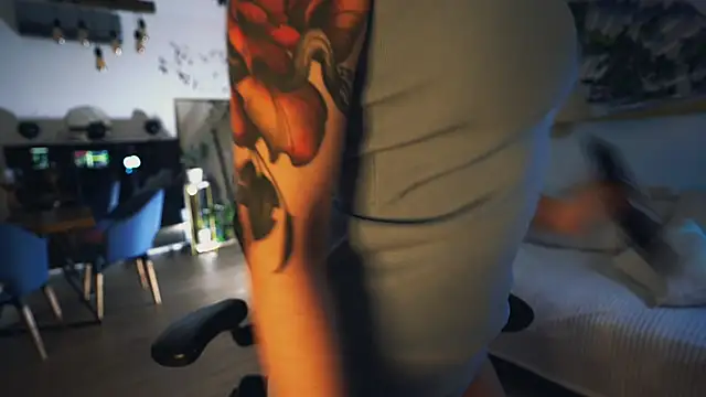 Snapshot of Leona_Mell chatting on 01-15-26, 11:08 Leona Mell online show from 01-15-26, 11:08