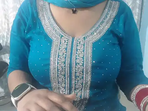 cute-priy online show from 01-23-25, 09:08