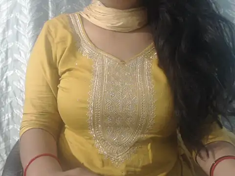 Snapshot of cute-priy chatting on 12-20-25, 10:55 cute-priy online show from 12-20-25, 10:55