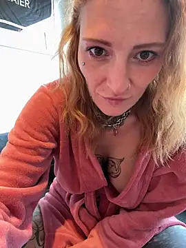 Snapshot of redNatified chatting on 02-10-26, 01:37 redNatified online show from 02-10-26, 01:37