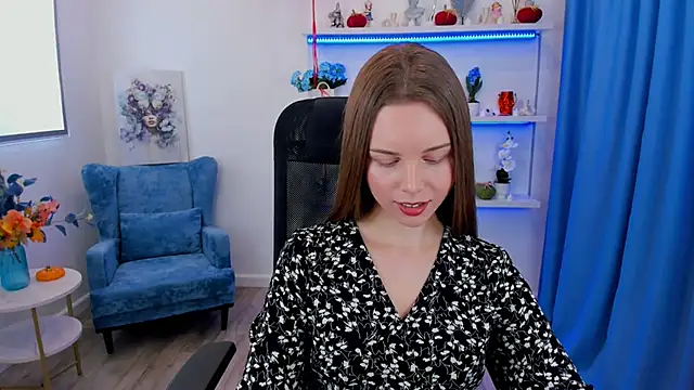 Snapshot of MileyWings chatting on 10-25-25, 11:51 MileyWings online show from 10-25-25, 11:51