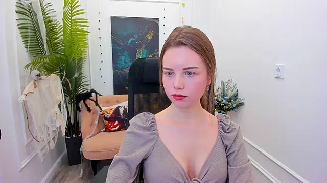 Snapshot of MileyWings chatting on 10-30-25, 11:33 MileyWings online show from 10-30-25, 11:33