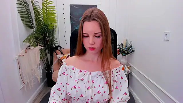 Snapshot of MileyWings chatting on 11-02-25, 04:37 MileyWings online show from 11-02-25, 04:37