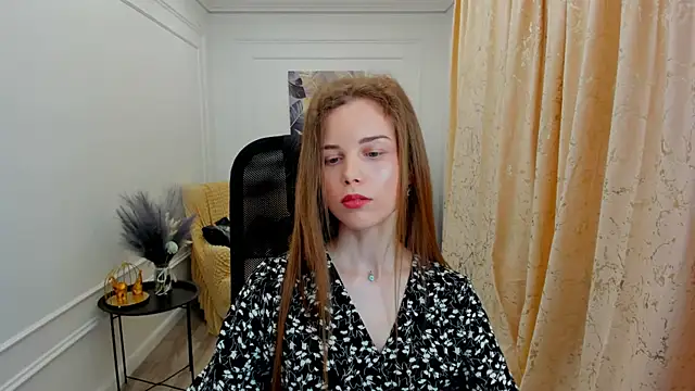 Snapshot of MileyWings chatting on 06-10-26, 11:20 MileyWings online show from 06-10-26, 11:20