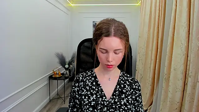 Snapshot of MileyWings chatting on 06-18-26, 11:36 MileyWings online show from 06-18-26, 11:36