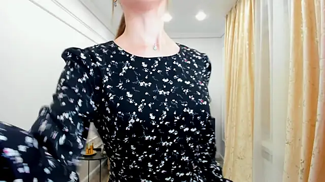 Snapshot of MileyWings chatting on 06-21-26, 11:24 MileyWings online show from 06-21-26, 11:24