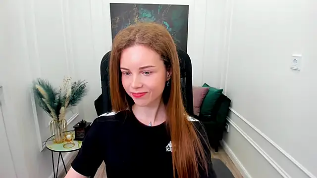 Snapshot of MileyWings chatting on 06-29-26, 11:32 MileyWings online show from 06-29-26, 11:32