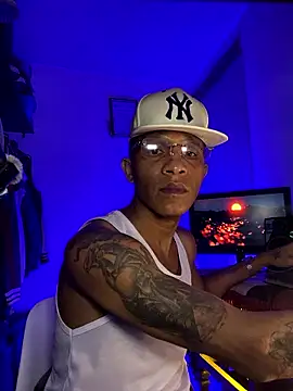 Snapshot of Pompero11 chatting on 01-13-26, 08:58 Pompero11 online show from 01-13-26, 08:58