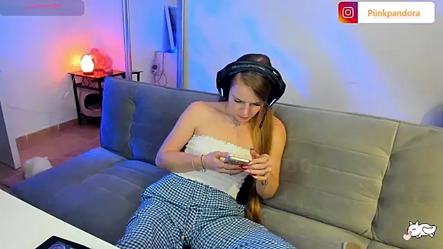 Piinkpandora online show from 12-19-24, 09:38