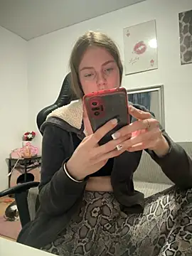 Snapshot of Piinkpandora chatting on 02-12-26, 09:32 Piinkpandora online show from 02-12-26, 09:32