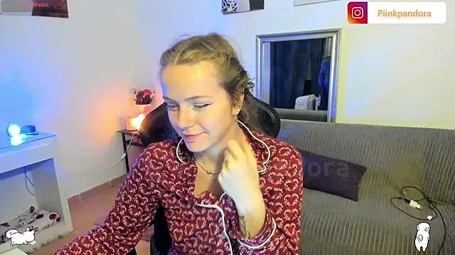 Snapshot of Piinkpandora chatting on 03-12-26, 07:20 Piinkpandora online show from 03-12-26, 07:20