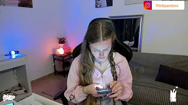 Snapshot of Piinkpandora chatting on 03-19-26, 05:39 Piinkpandora online show from 03-19-26, 05:39