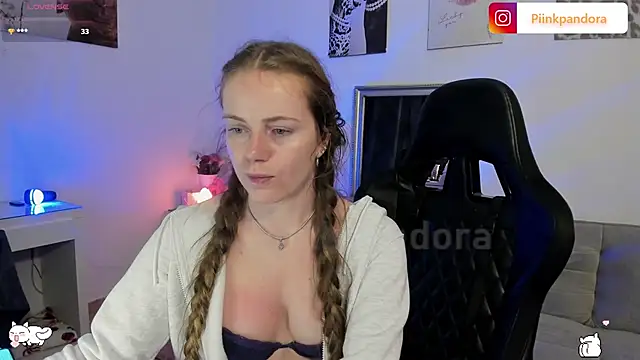 Snapshot of Piinkpandora chatting on 03-20-26, 08:46 Piinkpandora online show from 03-20-26, 08:46