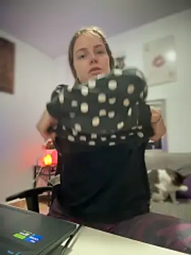 Snapshot of Piinkpandora chatting on 03-22-26, 07:50 Piinkpandora online show from 03-22-26, 07:50