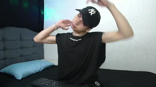 Snapshot of sexybat_twink chatting on 01-23-25, 11:26 sexybat twink online show from 01-23-25, 11:26
