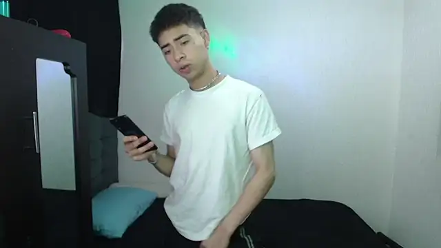 Snapshot of sexybat_twink chatting on 01-26-25, 02:41 sexybat twink online show from 01-26-25, 02:41
