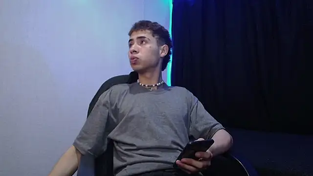 Snapshot of sexybat_twink chatting on 03-13-25, 05:11 sexybat twink online show from 03-13-25, 05:11