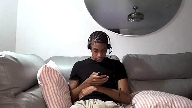 Snapshot of Skinnyblackman chatting on 10-07-25, 10:07 Skinnyblackman online show from 10-07-25, 10:07