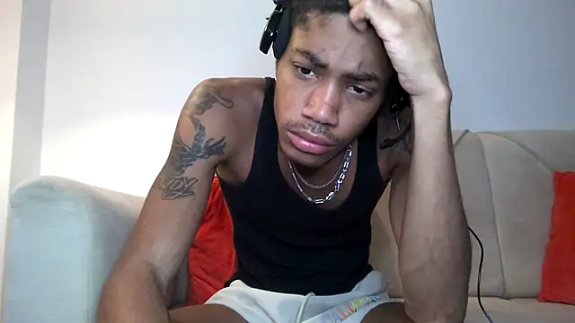 Snapshot of Skinnyblackman chatting on 11-12-25, 12:55 Skinnyblackman online show from 11-12-25, 12:55