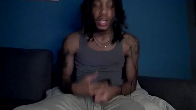 Snapshot of Skinnyblackman chatting on 12-19-25, 05:03 Skinnyblackman online show from 12-19-25, 05:03