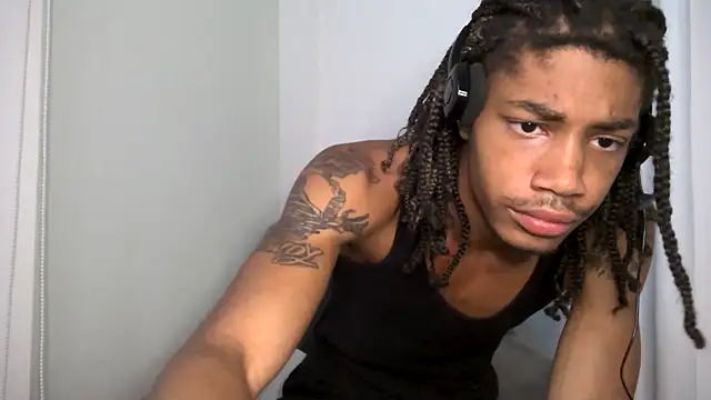 Snapshot of Skinnyblackman chatting on 01-06-26, 04:27 Skinnyblackman online show from 01-06-26, 04:27