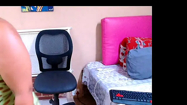 Snapshot of CurvyAfricanGoddess chatting on 12-10-24, 07:00 CurvyAfricanGoddess online show from 12-10-24, 07:00