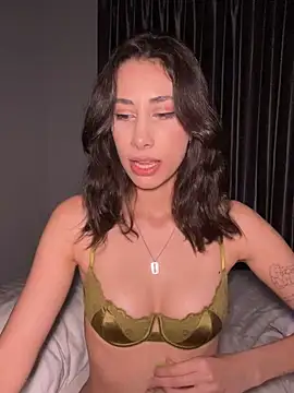 Snapshot of Sophiehii chatting on 03-05-25, 02:23 Sophiehii online show from 03-05-25, 02:23