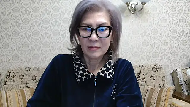 Snapshot of Elegant00Lady chatting on 10-15-25, 02:28 Elegant00Lady online show from 10-15-25, 02:28