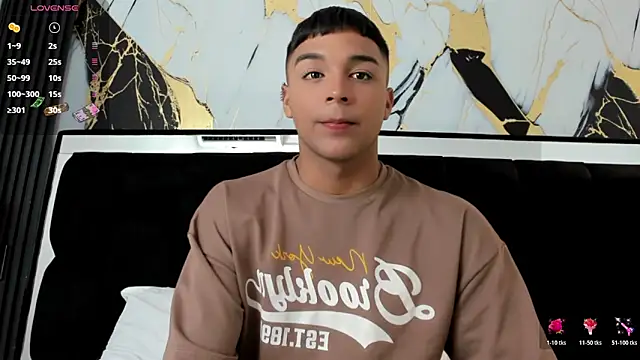 Snapshot of Seductivo_jr chatting on 10-22-25, 05:08 Seductivo jr online show from 10-22-25, 05:08