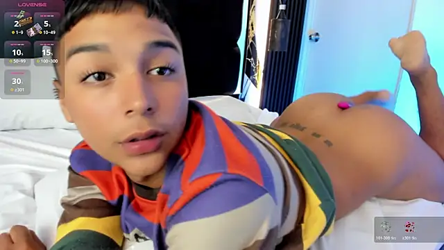 Snapshot of Seductivo_jr chatting on 10-25-25, 05:26 Seductivo jr online show from 10-25-25, 05:26