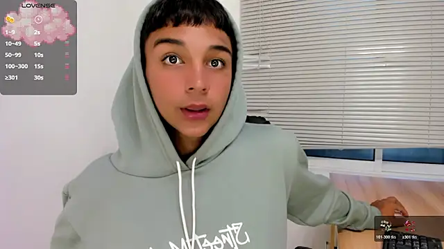 Snapshot of Seductivo_jr chatting on 11-04-25, 08:41 Seductivo jr online show from 11-04-25, 08:41