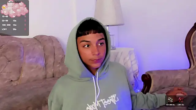 Snapshot of Seductivo_jr chatting on 11-05-25, 09:15 Seductivo jr online show from 11-05-25, 09:15