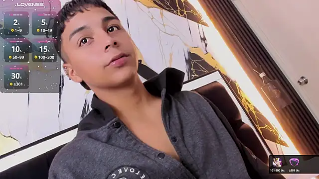 Snapshot of Seductivo_jr chatting on 03-06-26, 06:10 Seductivo jr online show from 03-06-26, 06:10