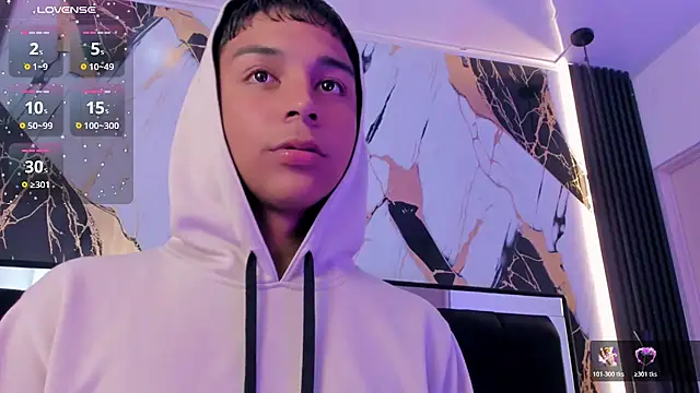 Snapshot of Seductivo_jr chatting on 03-10-26, 05:56 Seductivo jr online show from 03-10-26, 05:56