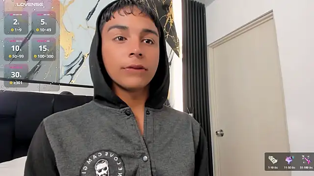 Snapshot of Seductivo_jr chatting on 03-20-26, 06:51 Seductivo jr online show from 03-20-26, 06:51