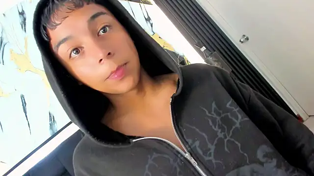 Snapshot of Seductivo_jr chatting on 03-27-26, 01:00 Seductivo jr online show from 03-27-26, 01:00