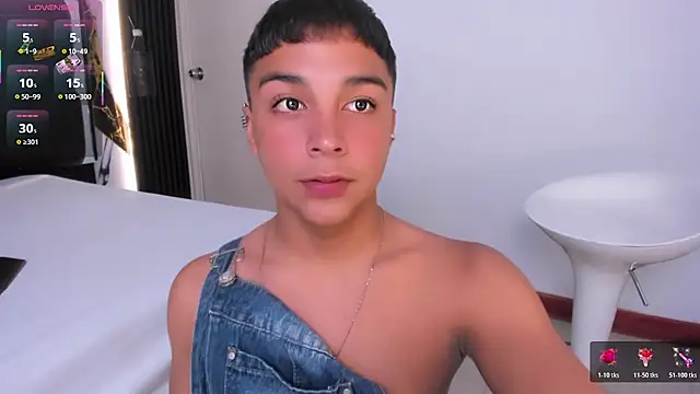 Snapshot of Seductivo_jr chatting on 05-15-26, 08:49 Seductivo jr online show from 05-15-26, 08:49