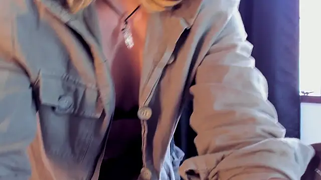 riley colors online show from 02-18-25, 08:25