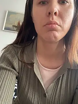 Sara darling online show from 11-19-25, 10:59