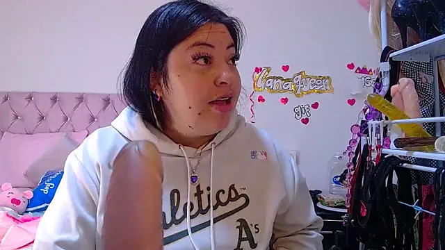 lanaqueen699 online show from 05-06-26, 12:21