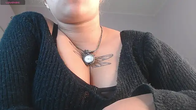 Snapshot of april_bunnyy chatting on 10-25-25, 09:20 april bunnyy online show from 10-25-25, 09:20