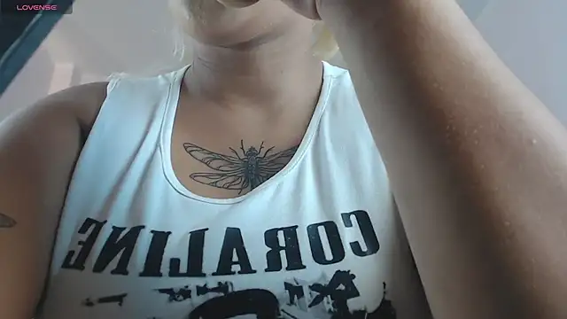 Snapshot of april_bunnyy chatting on 11-12-25, 01:44 april bunnyy online show from 11-12-25, 01:44