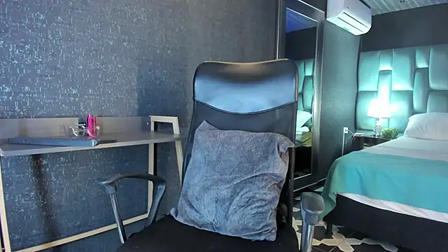 Larabrooks online show from 06-22-26, 07:00